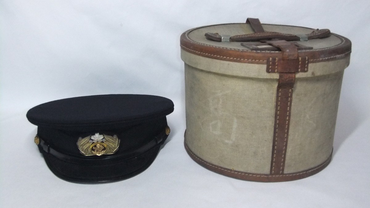 旧日本軍 海軍 少佐 日本海軍士官 帽子 軍帽 帽子入れ 専用ケース付き 当時物 S287 帽子 売買されたオークション情報 Yahooの商品情報をアーカイブ公開 オークファン Aucfan Com
