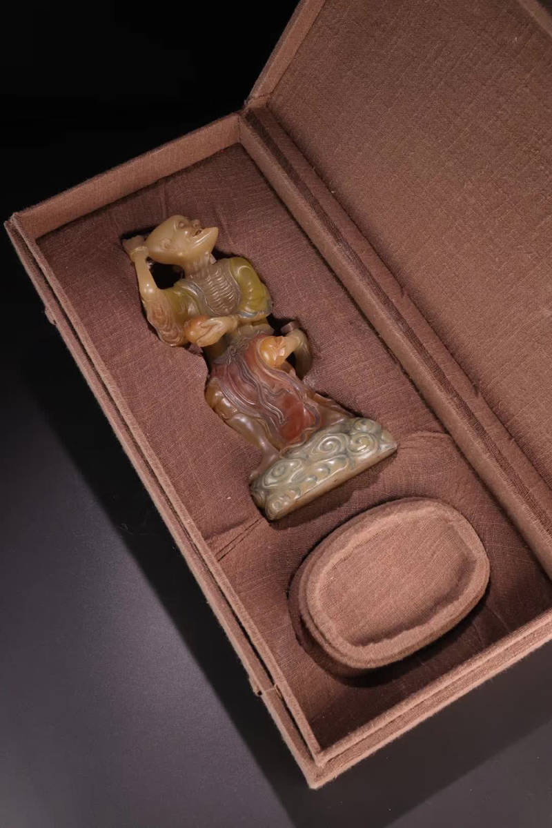 限定セール，SALE 清 寿山芙蓉石加彩 魁星点斗 置物 サイズ 高さ19.8cm 横幅7.8cm 重さ619g b(その他)｜売買されたオークション情報、yahooの商品情報をアーカイブ公開 - オークファン その他