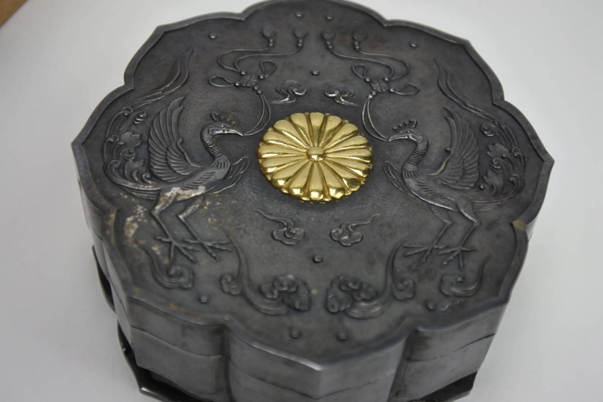 天皇家御下賜品　大正4年　純銀村松製　八稜鏡形鳳凰文ボンボニエール 大正4年 天皇家御下賜品 - Yahoo!オークション 八稜鏡形鳳凰文ボンボ