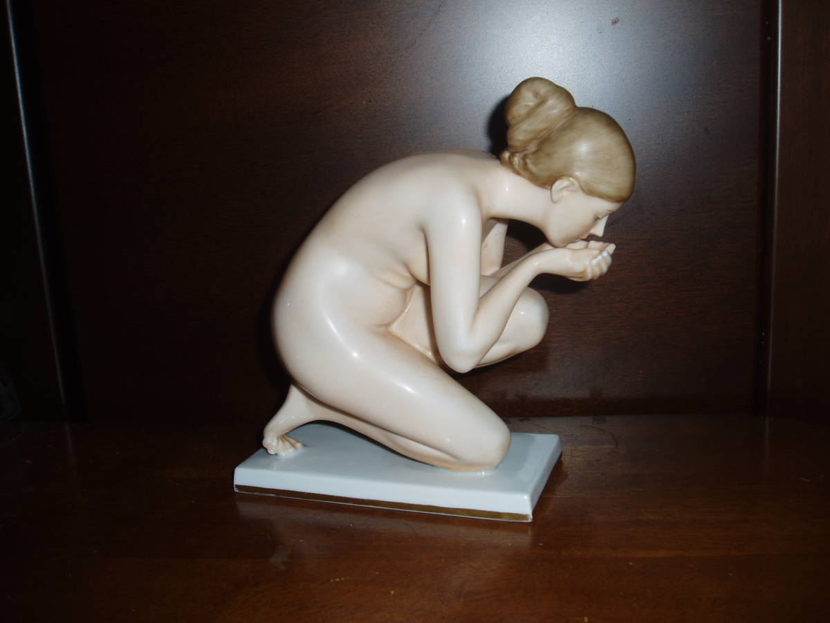 セール，格安 ローゼンタール Rosenthal 水を飲む女性＜Drinking girl＞(ローゼンタール)｜売買されたオークション情報、yahooの商品情報をアーカイブ公開 - オークファン ローゼンタール