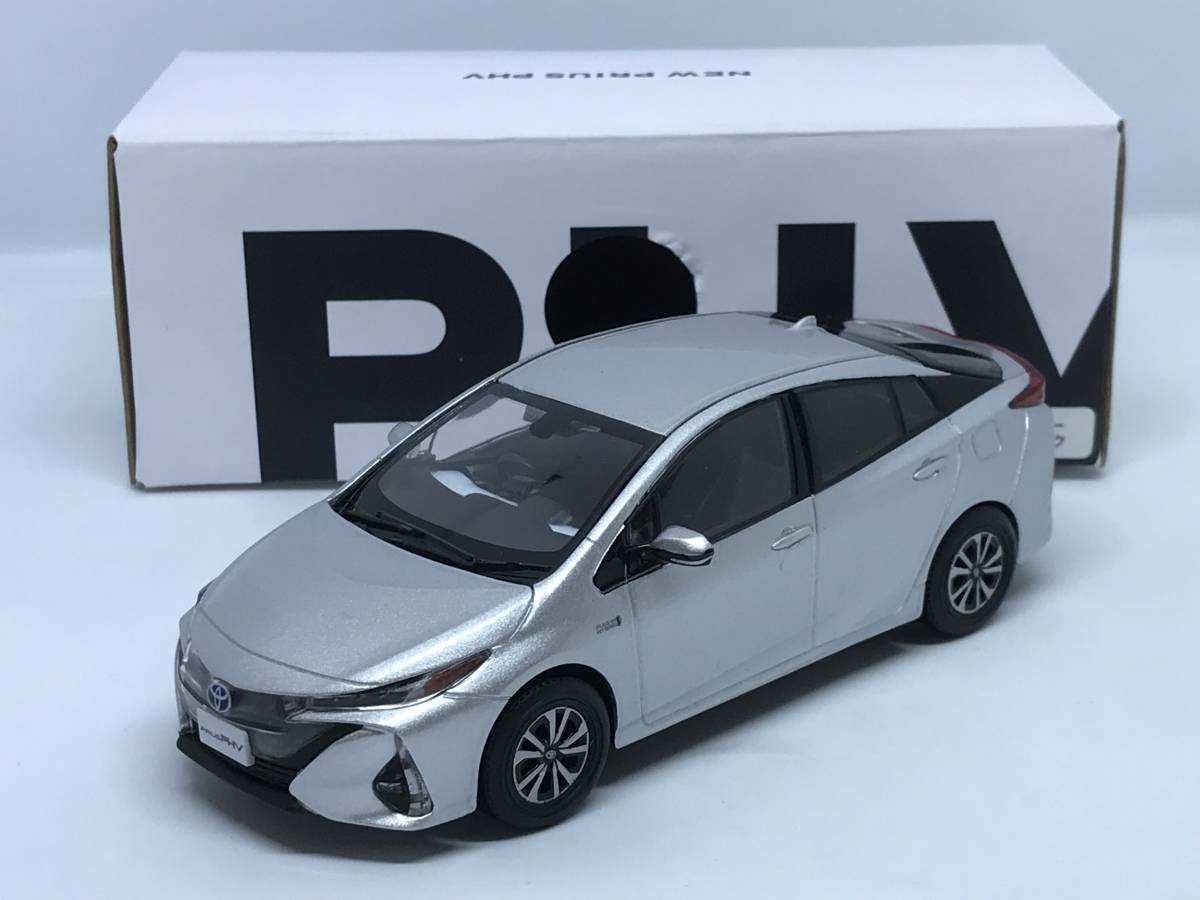 トヨタ プリウスPHV（トヨタ）の歴代モデル・グレード別カタログ 