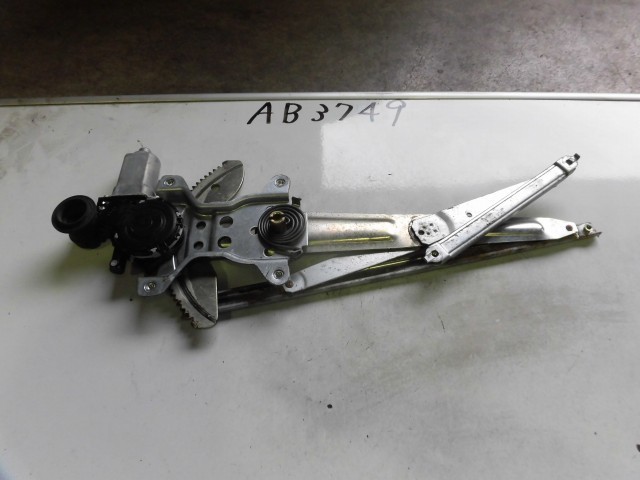 トヨタ ｂＢ NCP30 右Ｆパワーウィンドウモーター (AB3749)