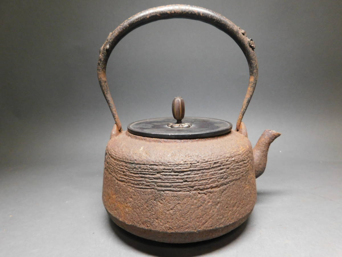 岡黒 銅蓋 初だし品 無傷 未使用 姿の良い鉄瓶 岡黒