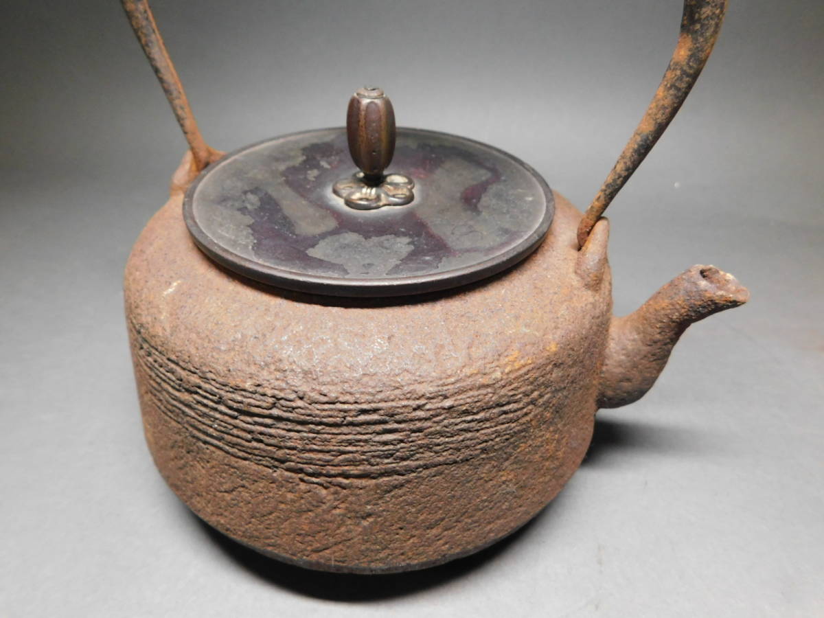 岡黒 銅蓋 初だし品 無傷 未使用 姿の良い鉄瓶 岡黒