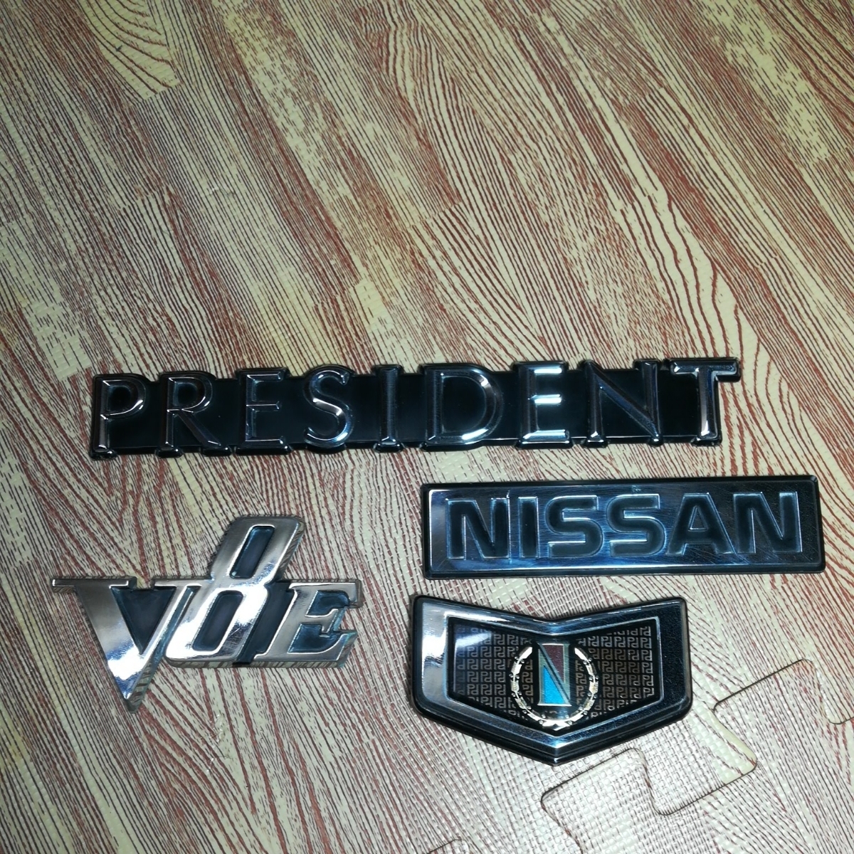 V8E 日産 プレジデント エンブレム ソブリン VIP エンブレム⁄グリル 