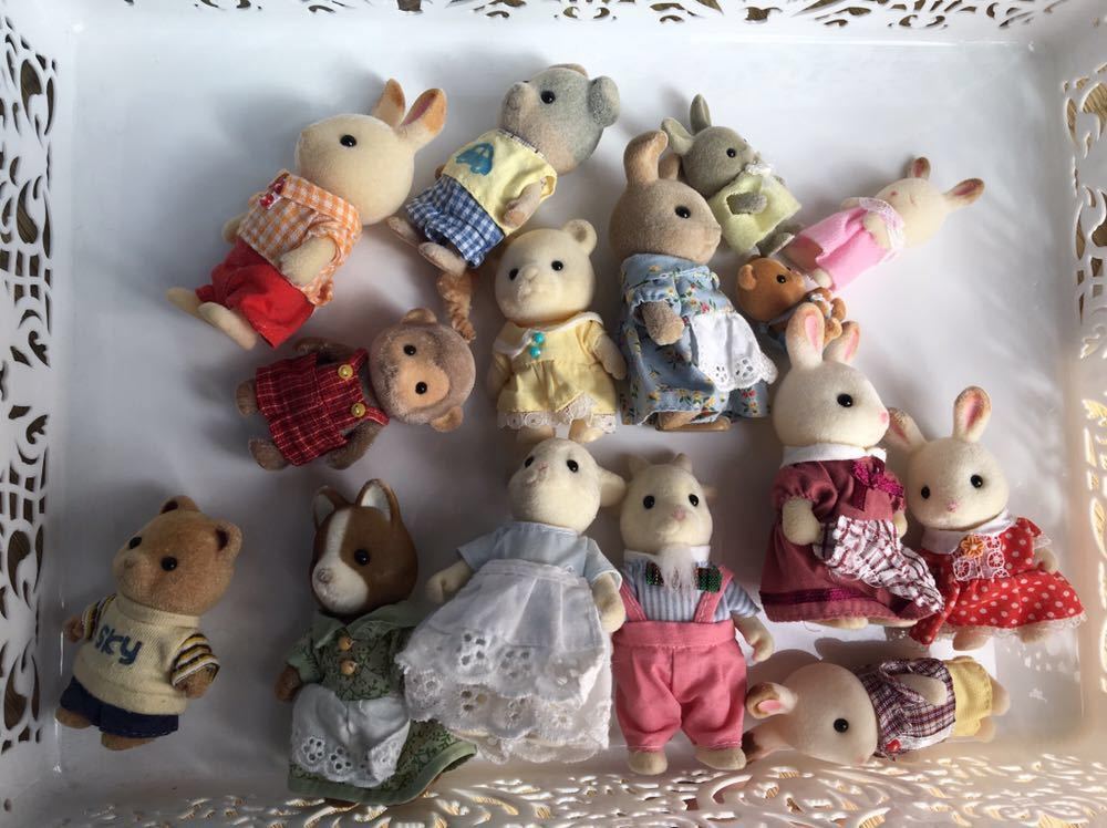 【正規品，得価】 シルバニアファミリー 人形 まとめ売り ショコラウサギ ヤギ ブチイヌ マロンイヌ サル シロクマ 等(シルバニアファミリー)｜売買されたオークション情報、yahooの商品情報をアーカイブ公開 シルバニアファミリー