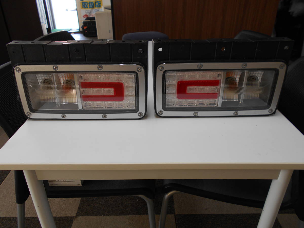 お買い得，大人気 日野プロフィア現行LEDテールランプ左右セット 新車外し(テールライト)｜売買されたオークション情報、yahooの商品情報をアーカイブ公開 - オークファン ライト