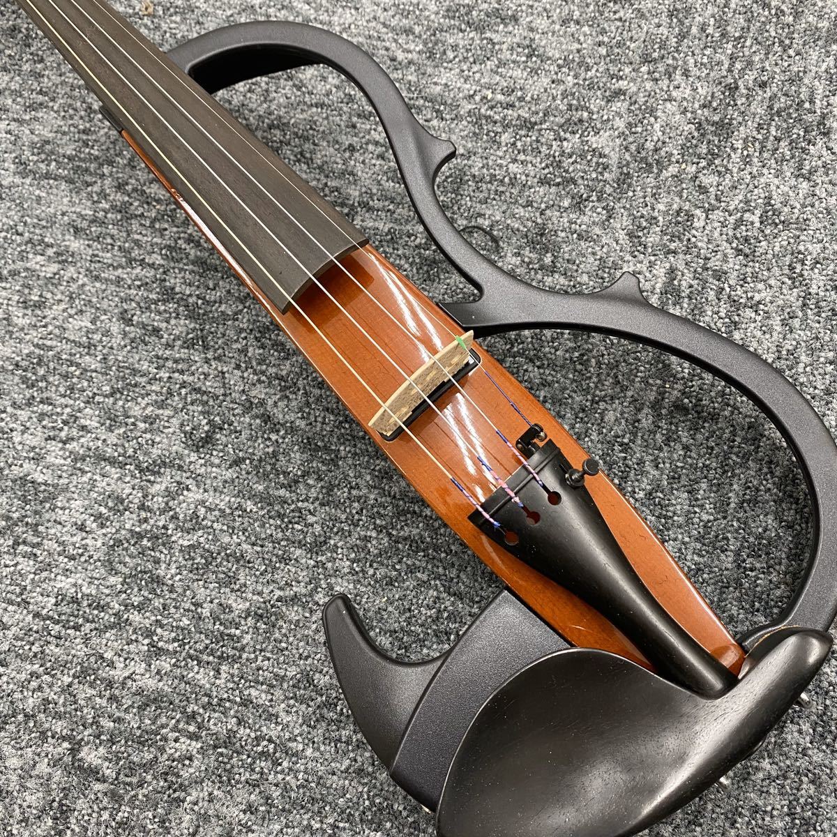 美品》YAMAHA/ヤマハ サイレントバイオリン SV-200 弓・ソフトケース付 