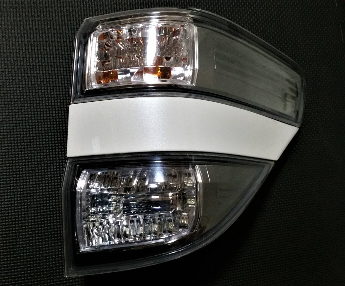 純正テールランプ 右側点灯確認済　ABA-T9WHN02 美品⁄点灯OK》 ヴェルファイア 0 純正 テールランプ 左側 KOITO 58-29