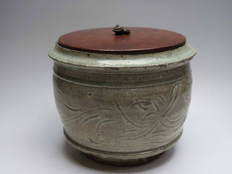  集 122434古作 焼物香炉 壷 窯裂 唐草文彫刻 中国宋時代美術焼物(施釉陶)｜売買されたオークション情報、yahooの商品情報をアーカイブ公開 - オークファン 骨董陶磁器一般