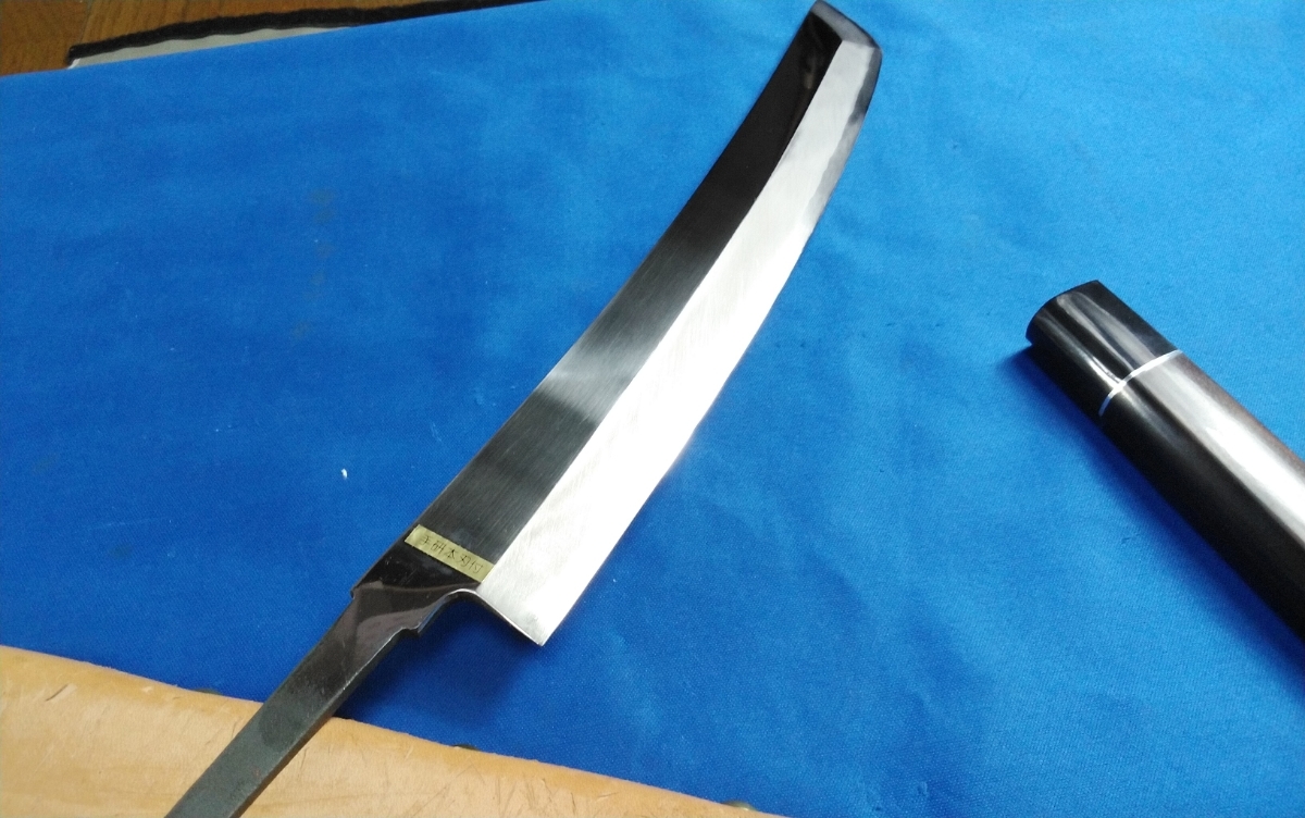 城山刃物　切付け柳刃包丁　9寸　銀三　鞘付き 城山刃物製作所(新品) 9寸 剣型柳刃(伝統工芸士) 鬼反 超