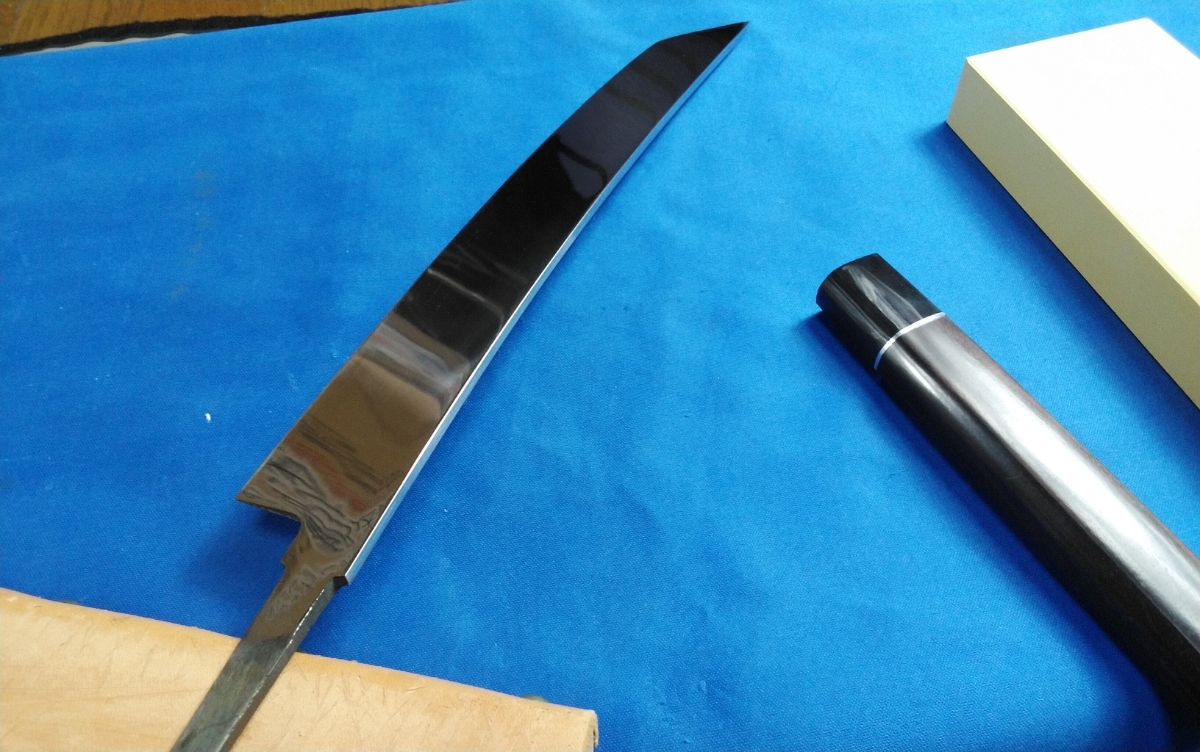 城山刃物製作所(新品) 9寸 剣型柳刃(伝統工芸士) 鬼反 超