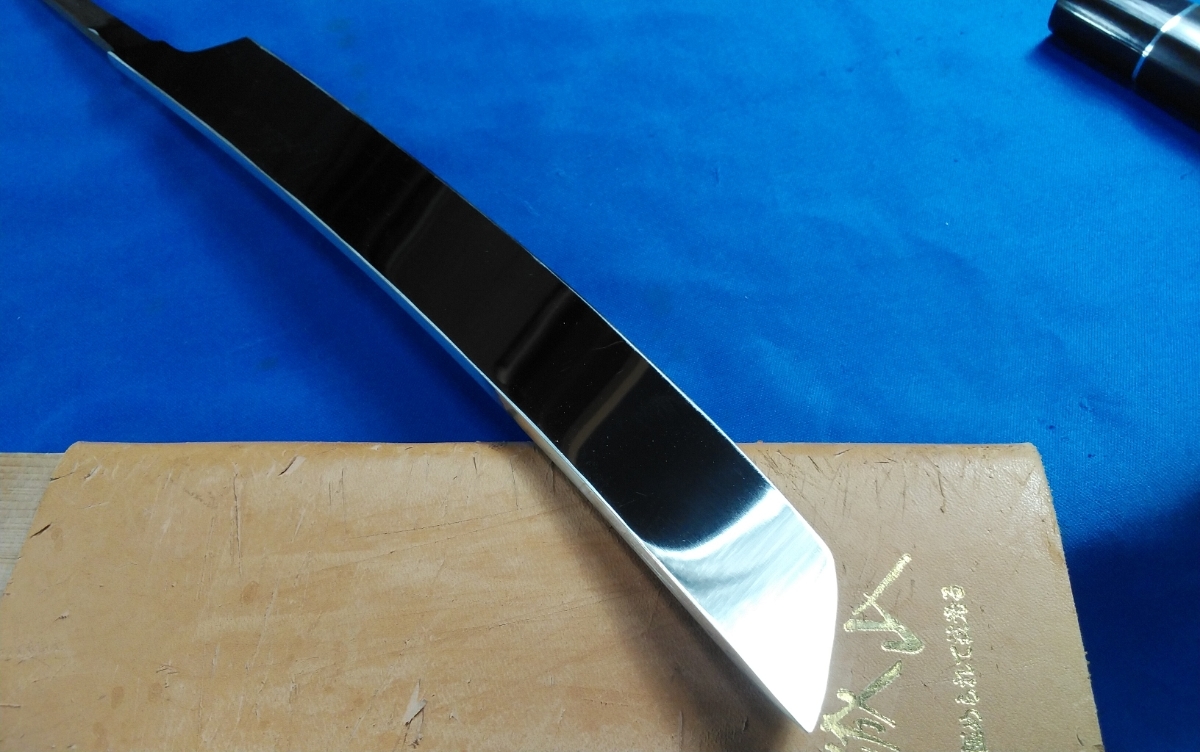 城山刃物製作所(新品) 9寸 剣型柳刃(伝統工芸士) 鬼反 超