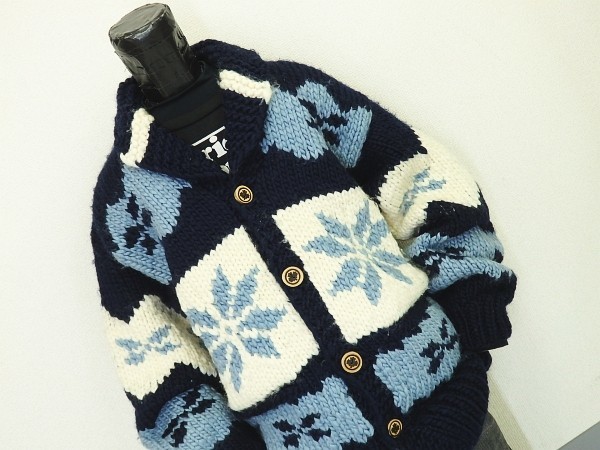 ☆カナダ製FABメイプル刻印ウッドボタン雪柄カウチンセーター☆