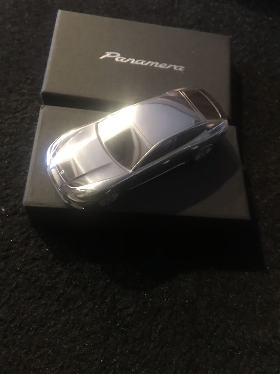 新品・未使用品】ポルシェ 非売品 パナメーラ メタルカー ペーパーウェイト