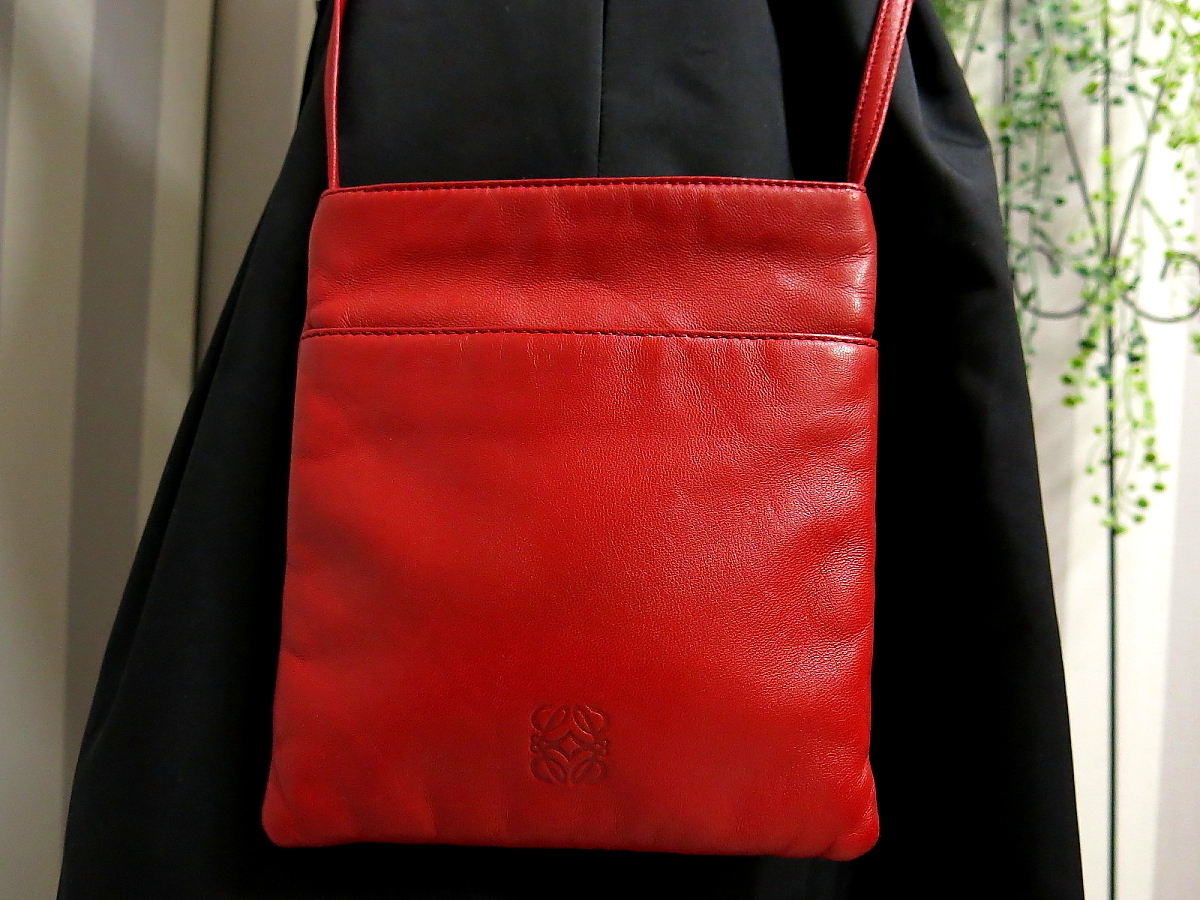 n*8様 オールドLOEWE 　斜め掛け　ナッパレザー　レッド レザー ショルダ ○美品○LOEWE ロエベ○アナグラム○ナッパ レザー 本革○ショルダー