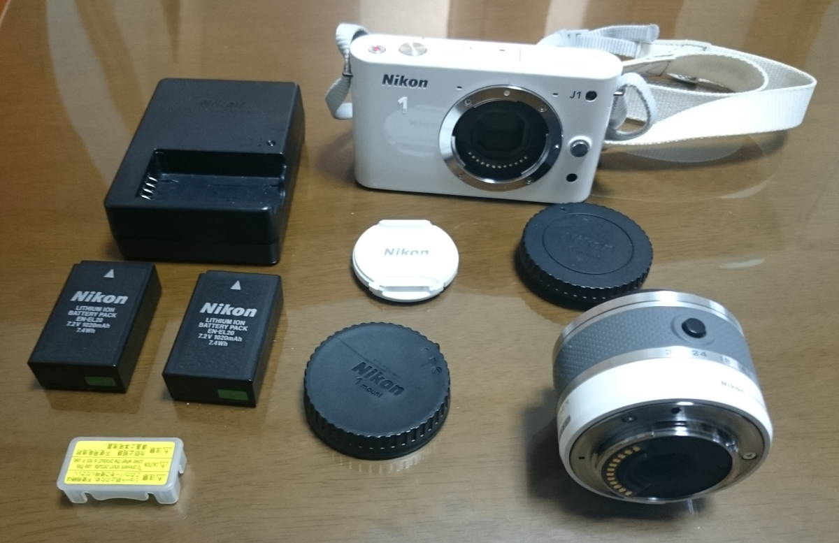 Nikon1 J1 ＋ 標準レンズ（Nikkor VR 10-30mm） ニコン