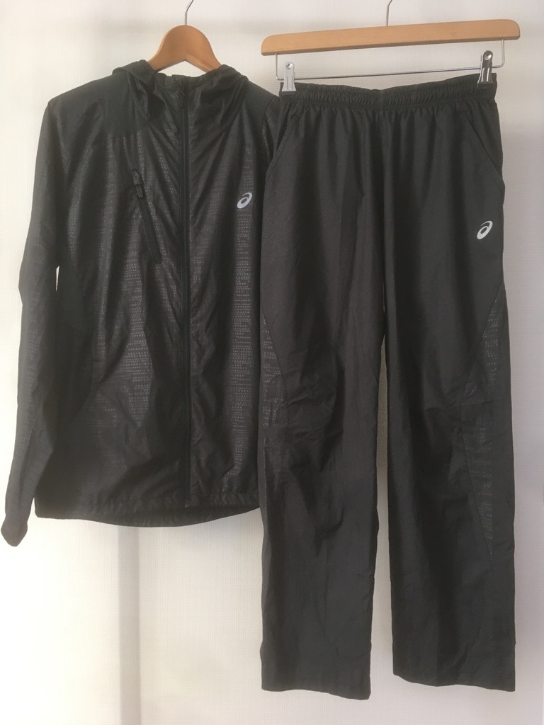 セール，人気SALE 状態良好 asics アシックス フード付き ウインドブレーカー上下 セットアップ M 黒(アシックス)｜売買されたオークション情報、yahooの商品情報をアーカイブ公開 - オークファン ナイロン