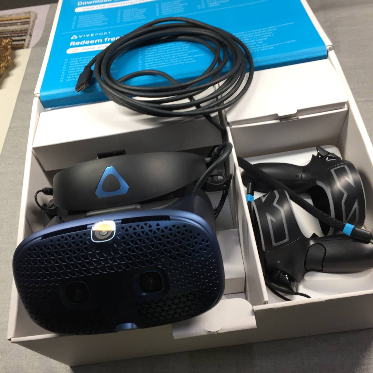VIVE HTC VRヘッドセット Cosmos ジャンク htc Tracker 3個+ Vive