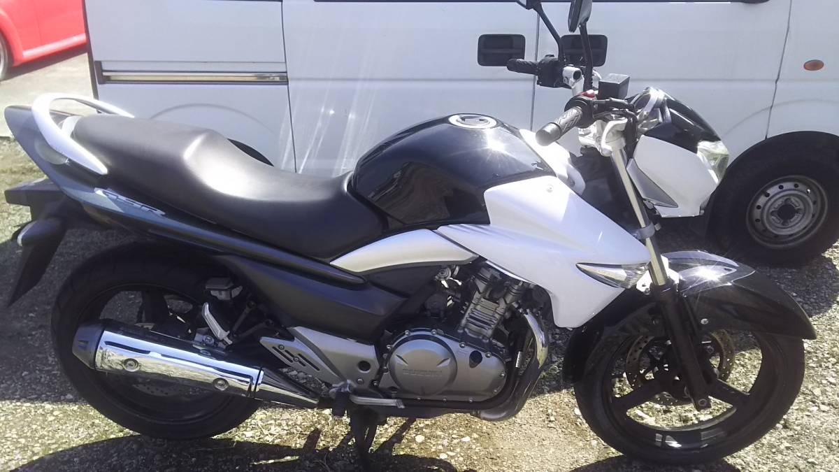 スズキのGSR250。エンジンセル一発始動で調子良いです。 - 投稿詳細