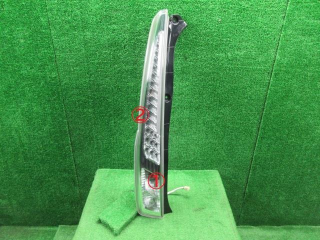 ムーヴカスタム LA110S 左テールランプ 81560-B2540 H25/08 LED点灯