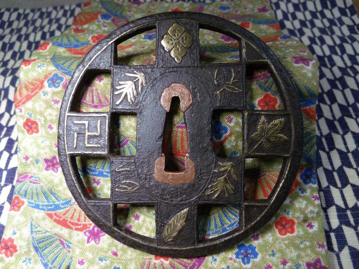 鍔 保存刀装具 名品金工鍔⁄名工奈良作⁄金銀高肉彫象嵌色絵鐔⁄猟師 日本