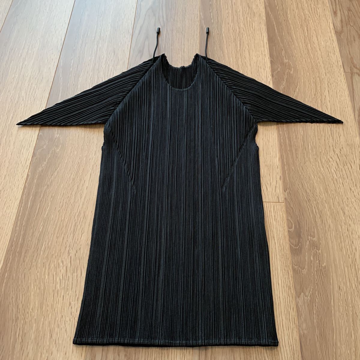 イッセイミヤケ ISSEY トップス 公式通販 PLEATS PLEASE MIYAKE 黒