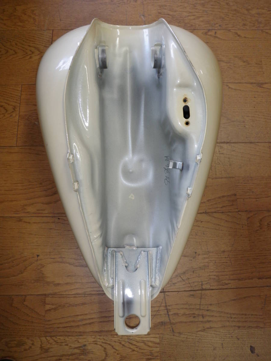 ビラーゴ　 ヴィラーゴ　フュエールタンク　ガソリンタンク　艶有り　小エクボ数ヶ所有り（スプレンディッドベージュ）　希少 ビラーゴ250 ヤマハ XV250 96年式 Deepaヤマハ 中古バイクパーツ販売専門店アイラブモータービラーゴ250&frasl;