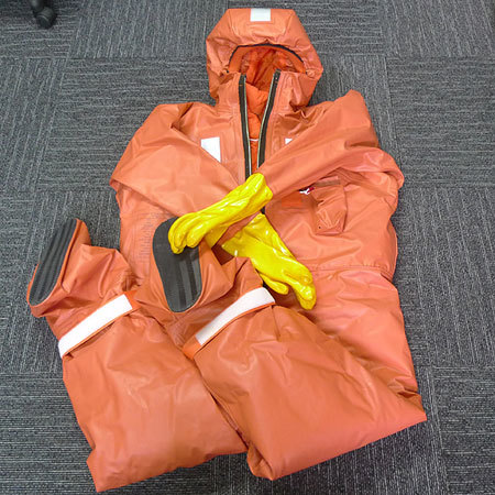  東洋物産 ワッチマン MK-V型 船舶救命具 救命スーツ(救命器具)｜売買されたオークション情報、yahooの商品情報をアーカイブ公開 - オークファン 救命器具