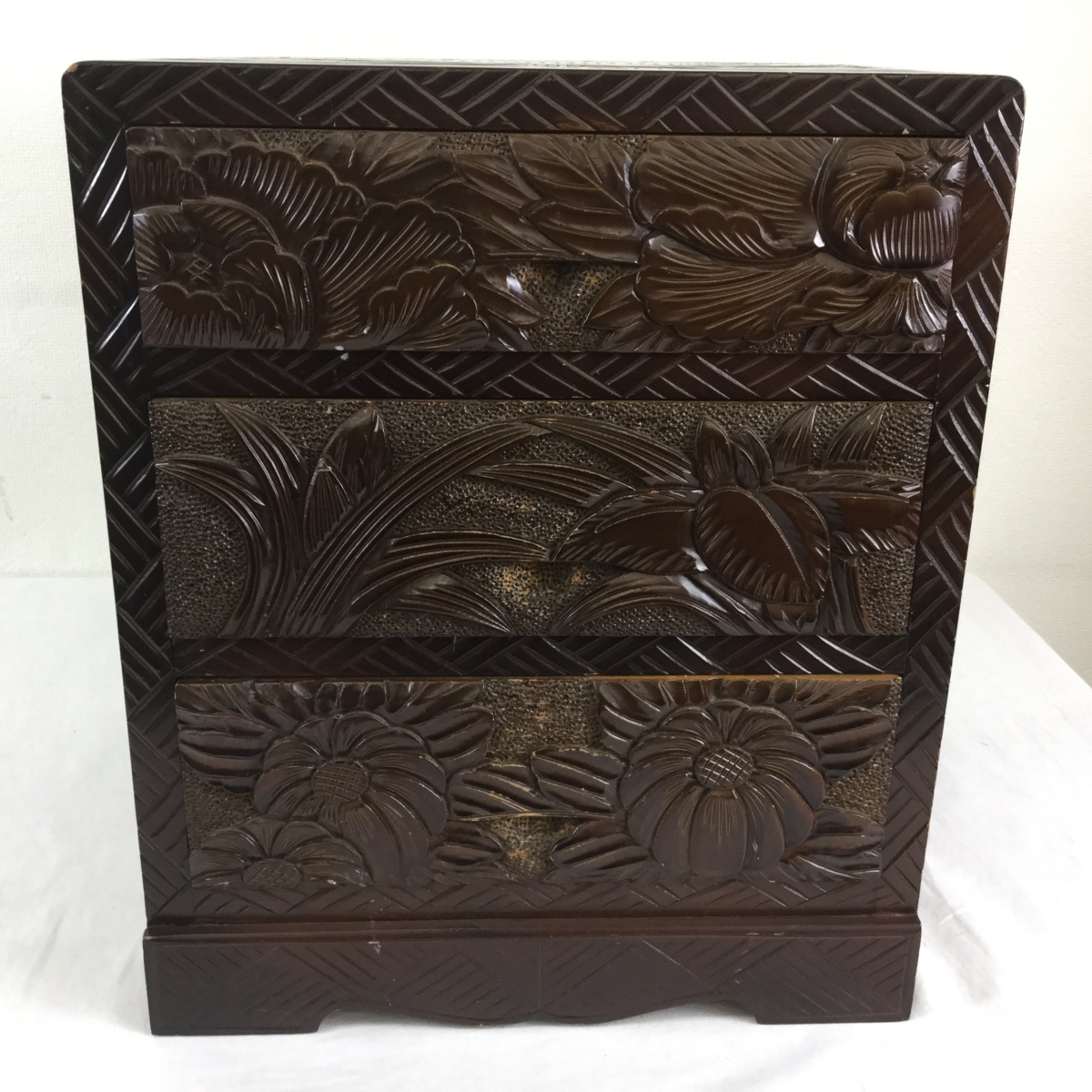 日光彫　小引き出し　牡丹　菖蒲　あやめ　工芸 日光彫り】伝統工芸/花文様/牡丹 ぼたん 菖蒲 ショウブ アヤメ 菊 キク