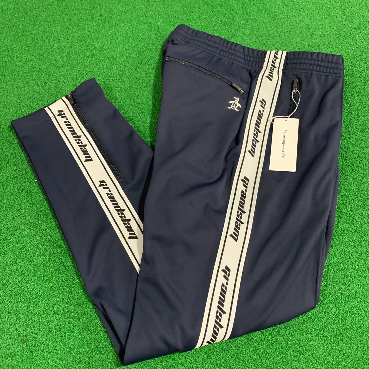 【人気SALE，得価】 マンシングウェアMunsingwear 定価27000円 ジャージズボン ゴルフウエア MLULJD01 紺色 Lサイズ(84cm～)｜売買されたオークション情報、yahooの商品情報をアーカイブ公開 - オークファン パンツ、スラックス