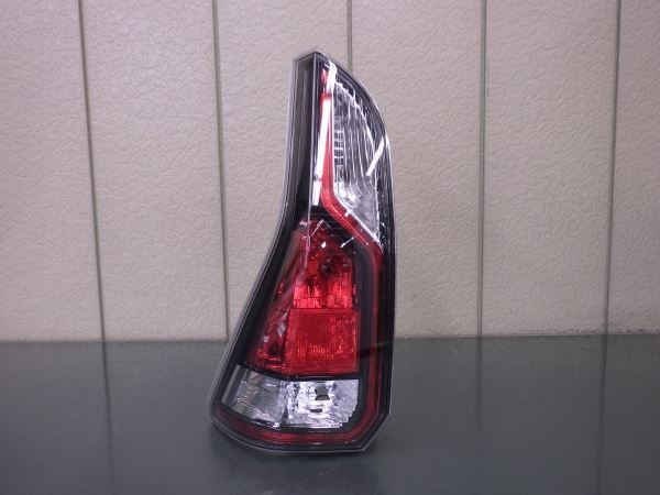 T69062 セレナ C27 前期 左テール KOITO 220-23719 G/S/X/ハイウェイ