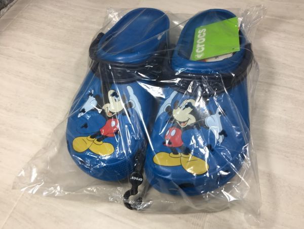 入手困難 東京ディズニーランド Tdl限定 Crocs クロックス 26ｃｍ M8 W10 ミッキーマウス サンダル タグ付き バンド 即日配送 26cm 売買されたオークション情報 Yahooの商品情報をアーカイブ公開 オークファン Aucfan Com
