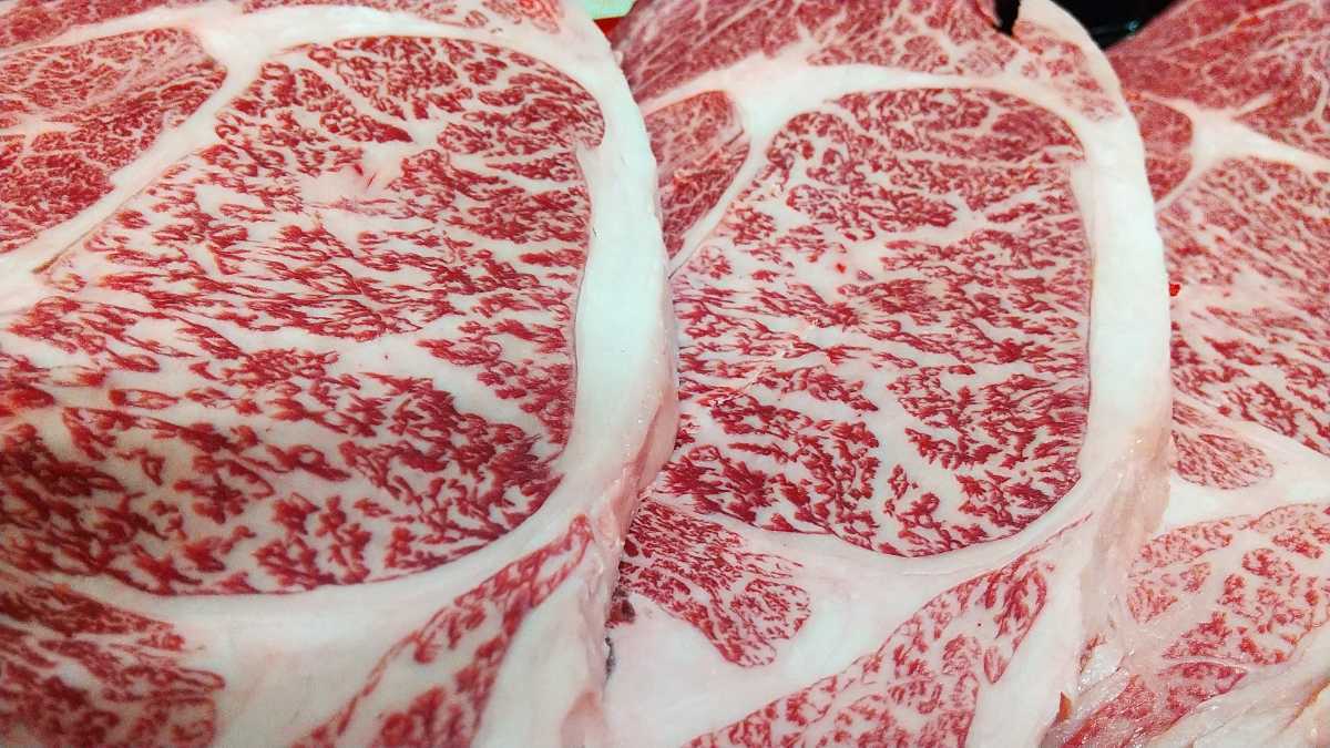 本物保証，大得価 特選 最高級 黒毛和牛 宮崎牛 長ロース ステーキカット 重量1キロ メス牛は 最高に柔らかい 油が甘い 冷蔵折箱配送 歩留まり 100%(ロース)｜売買されたオークション情報、yahooの商品情報をア ロース