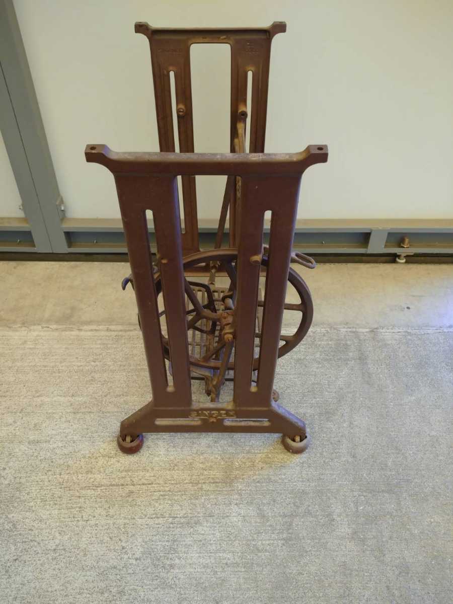 中古☆レトロ☆SINGER☆ シンガー ミシン脚☆ 足踏み台