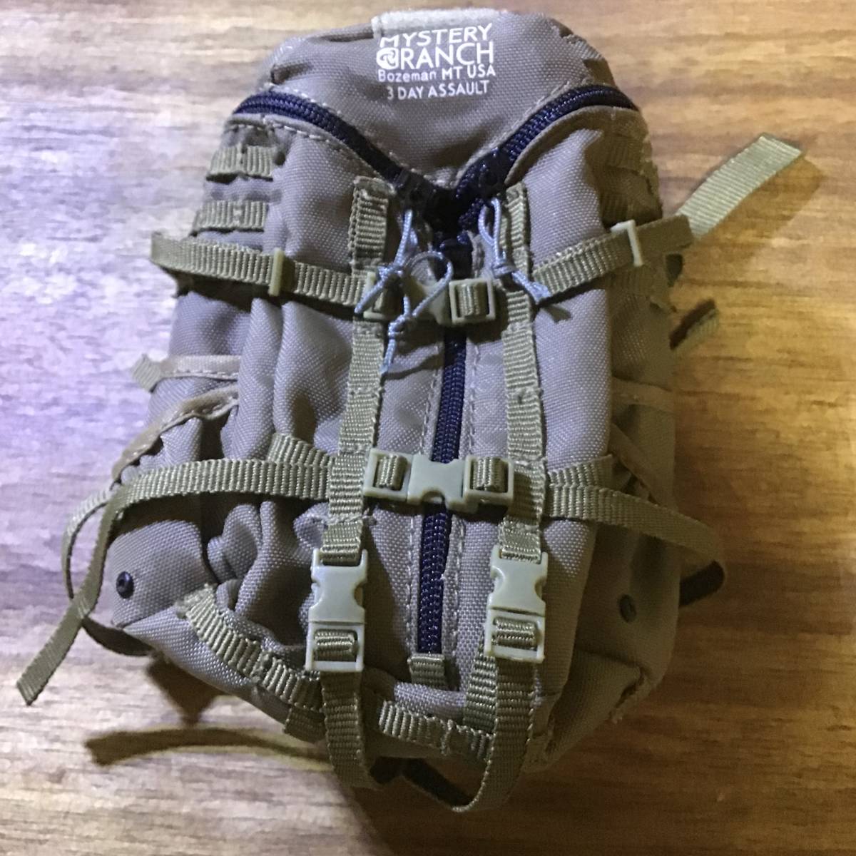 ミステリーランチ MYSTERY RANCH 3Day Assault - 2デイアサルト(S／M ブラック 3デイアサルト メルカリ MYSTERYRANCH 0 | 200個限定 1&frasl;6ミニチュア 商品詳細│公式サイト