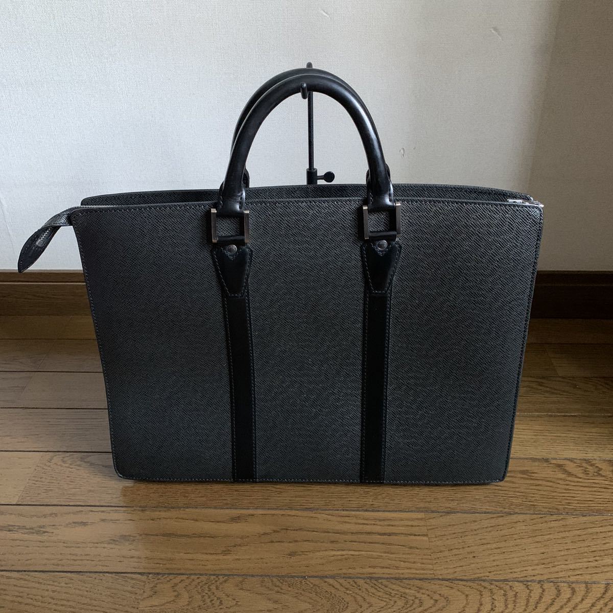 ★美品★　ルイ ヴィトン　タイガ ポルト ドキュマン ロザン アルドワーズ 美品 LOUIS VUITTON ルイヴィトン タイガレザー ポルトドキュマン