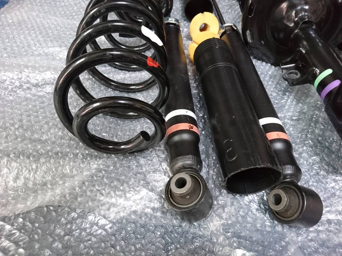ヴォクシー ノア エスクァイア 80系（ZRR80） 純正 サス ショック