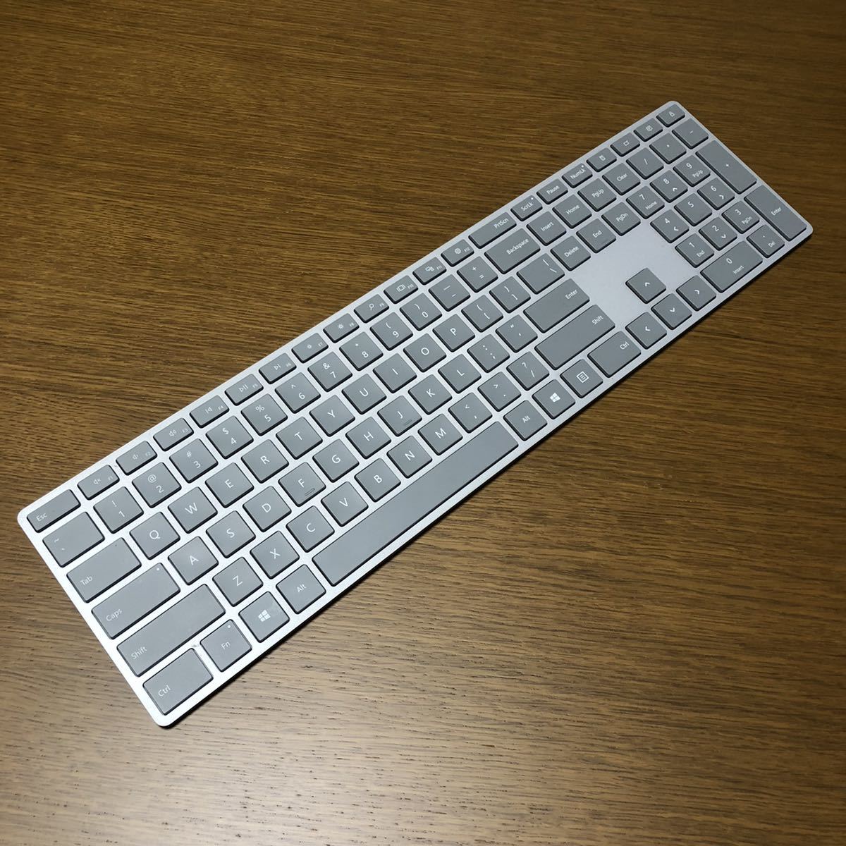 美品】マイクロソフト Surface ワイヤレス キーボード 英語版 WS2 