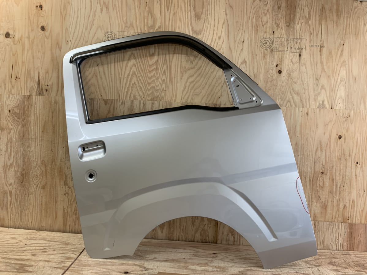  R20626 ハイゼット S500P 純正 フロント ドア 右 シルバー 凹あり(サイド)｜売買されたオークション情報、yahooの商品情報をアーカイブ公開 - オークファン ダイハツ用