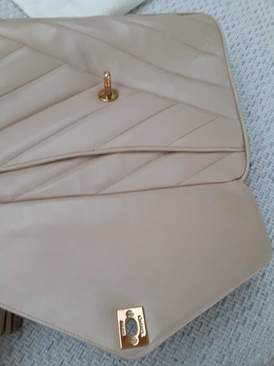 チェーンショルダーバッグ タッセル CHANEL タッセル付き シャネル(CHANEL)シャネル シャネル シェブロン マトラッセ ショルダーバッグ ココマーク キャビア Vステッチ - チェーン CHANEL(シャネル) CC