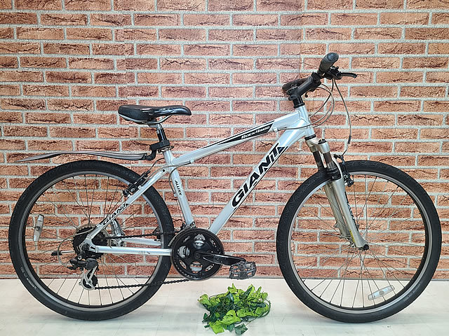  1円スタート GIANT ROCK4500 2007 size:S/430 160-175cm ジャイアント ロック マウンテンバイク MTB 3&times;7 21段変速(Sサイズ)｜売買されたオークション情報、yahooの商品情報をアーカイブ公開 - オークファ ハードテイル