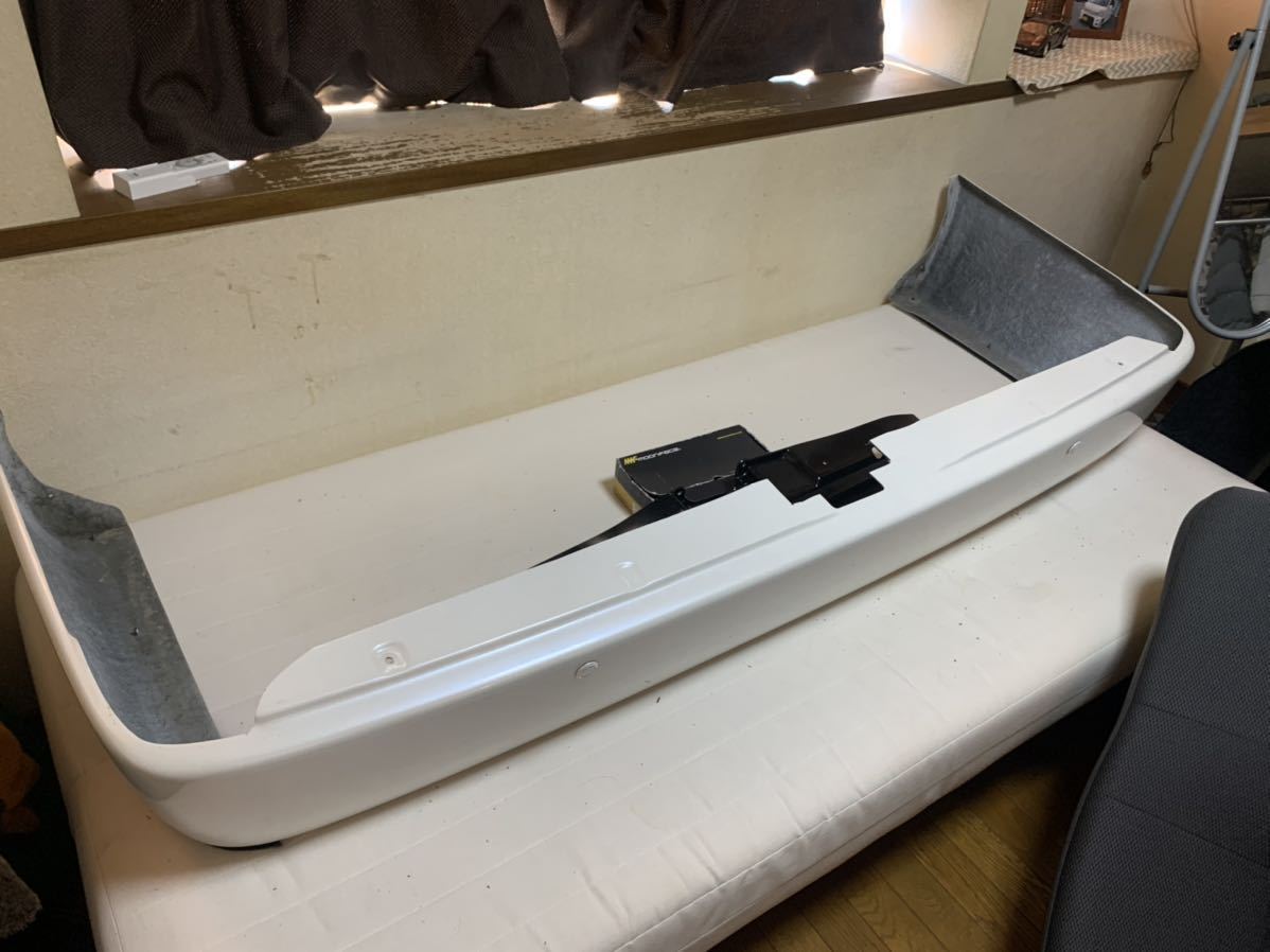 200系ハイエースワイド用415コブラリアバンパー070パール汎用サイド
