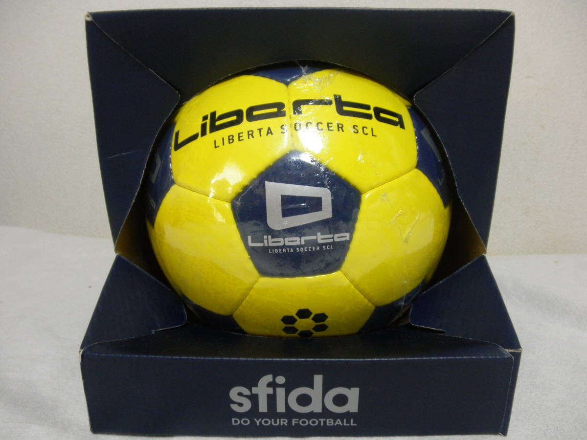 【定番，人気SALE】 LIBERTA リベルタ サッカースクール オリジナル サッカーボール 子供用 黄色 イエロー(4号)｜売買されたオークション情報、yahooの商品情報をアーカイブ公開 - オークファン 4号