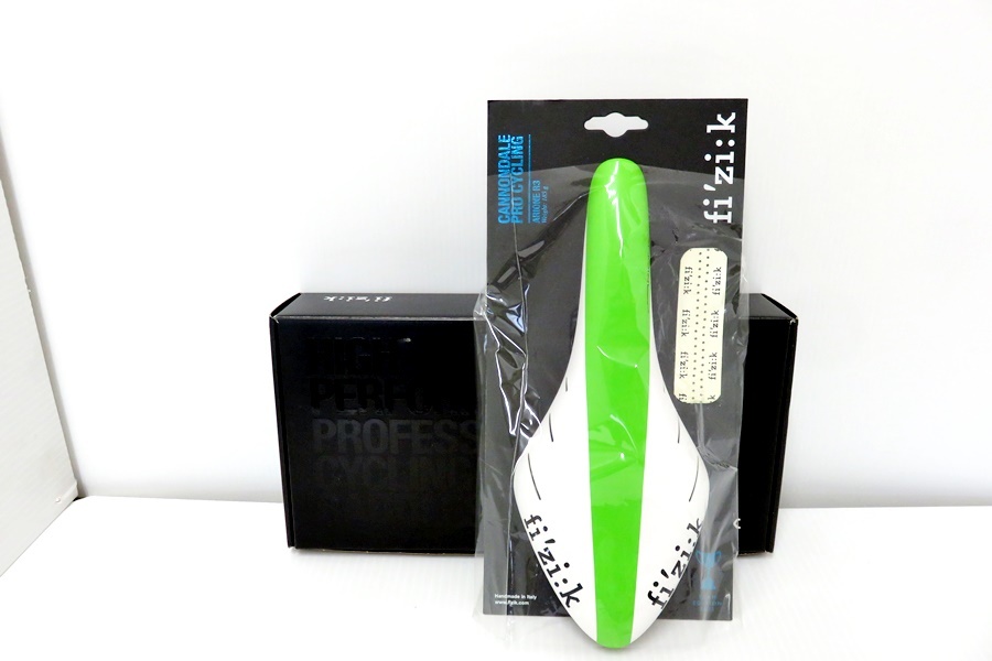 Fizik(フィジーク) ARIONE R3(TEAM EDITION2013) 徳山)未使用 fizik フィジークARIONE R3 TEAM EDITION 2013 自転車