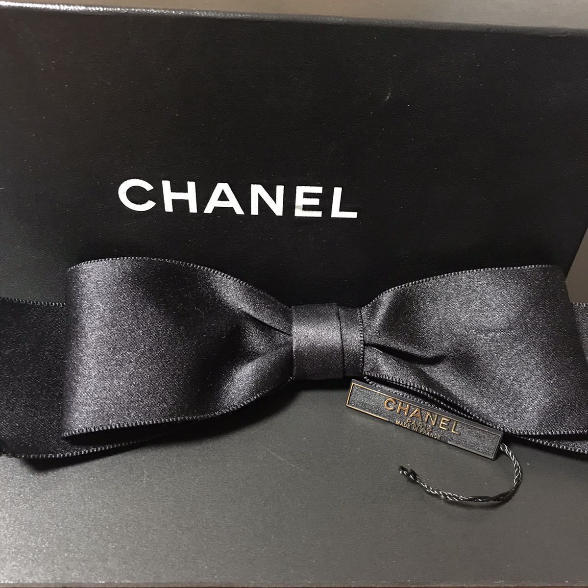リボン シャネル CHANEL ブラック | ホワイト サテン ブローチの通販 