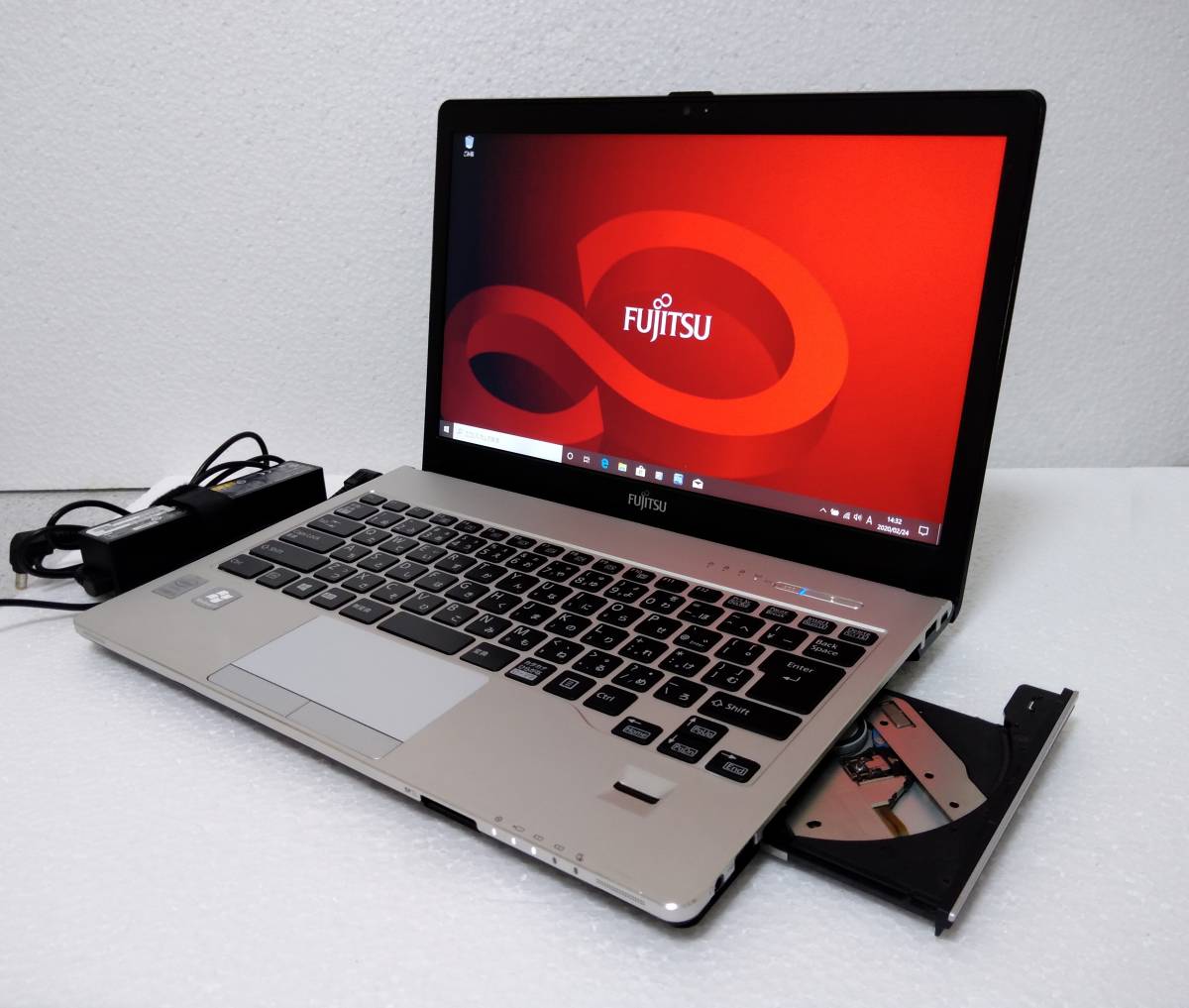 富士通 LIFEBOOK S935/K Core i5 フルHD 1920×1080 SSD256GB 4GB DVDSM 