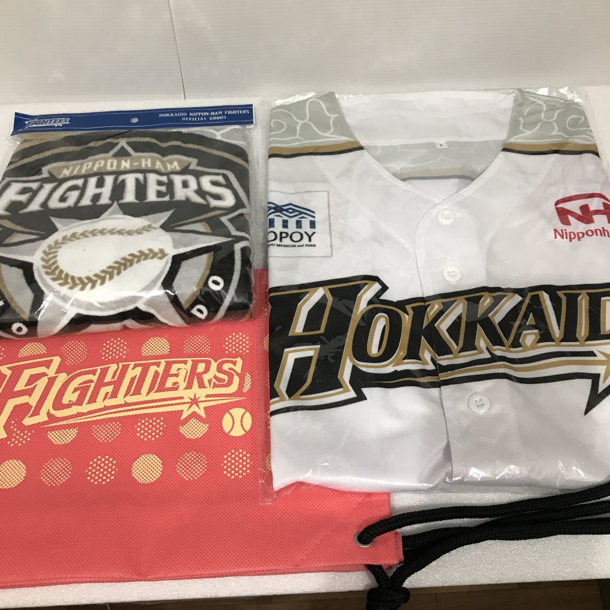 【お得，新作】 北海道日本ハムファイターズ 北海道シリーズ 2020 WE LOVE HOKKAIDO ユニフォーム&他２点 セット(応援ユニフォーム、ウエア)｜売買されたオークション情報、yahooの商品情報をアーカイブ公開 - 応援ユニフォーム、ウエア