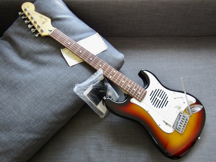 Fender Japan ST-Champ/高品質アンプ内蔵ミニストラト、超美品です。