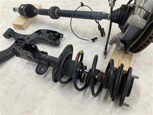 安いオンライン ストア プリウス ZVW30 右フロントストラット 48510 